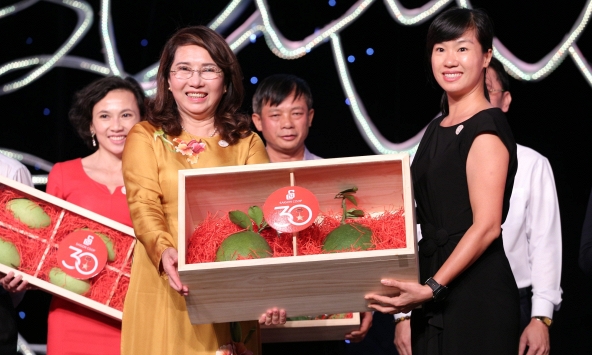 Hai quả bưởi da xanh được mua với giá 120 triệu đồng