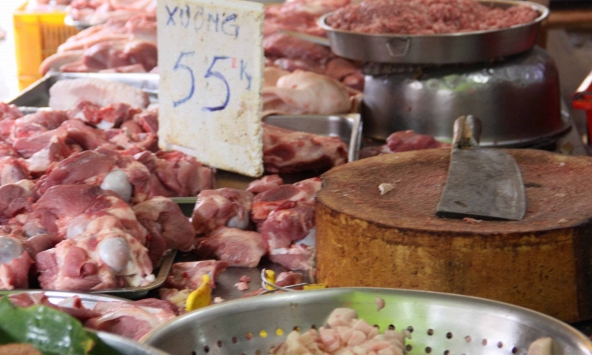 Giá thịt heo bán lẻ chênh lệch lớn tại các chợ của TP.HCM