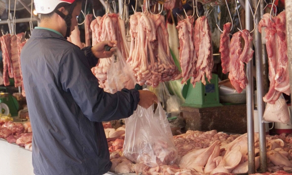 Tiêu thụ trầm lắng, giá thịt heo bán lẻ giữ nguyên