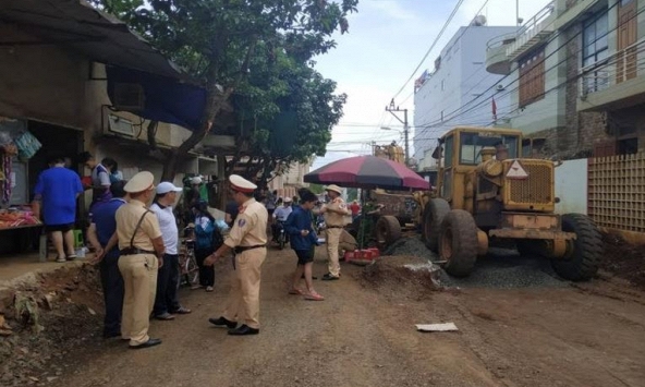 Một Trung tá công an bị xe ủi cán tử vong