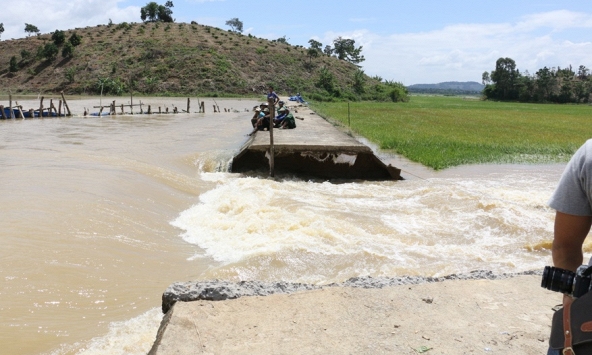 Người dân lao đao vì cả 1.000ha lúa sắp thu hoạch chìm trong biển nước