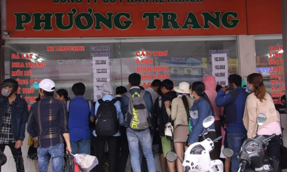 Lượng khách tăng gấp đôi, Bến xe Miền Tây quá tải