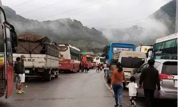 Sạt lở nghiêm trọng trên đèo Bảo Lộc khiến giao thông bị tê liệt