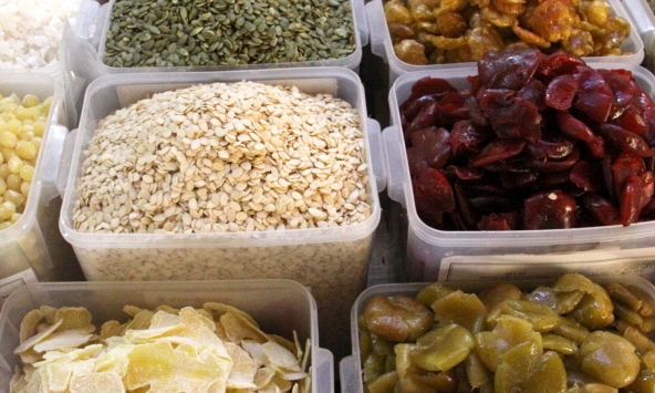 Thị trường nguyên liệu bánh trung thu ở Sài Gòn bắt đầu nhộn nhịp