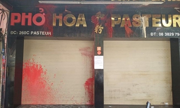 Phó Thủ tướng yêu cầu UBND TP.HCM làm rõ vụ ném chất bẩn vào phở Hòa