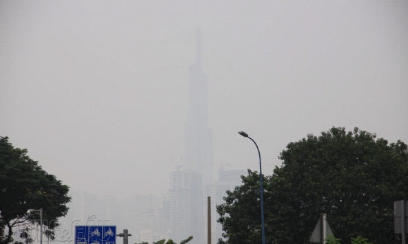 Mây mù tại TP.HCM là hiện tượng ô nhiễm môi trường với nồng độ bụi mịn cao