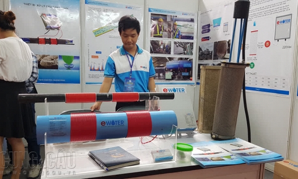 Người tiêu dùng hiếu kỳ với robot tự động, máy ép dầu siêu nhỏ gọn