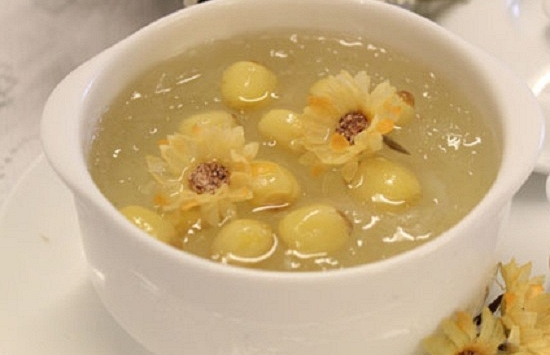 Cách nấu chè nha đam hạt sen thơm mát