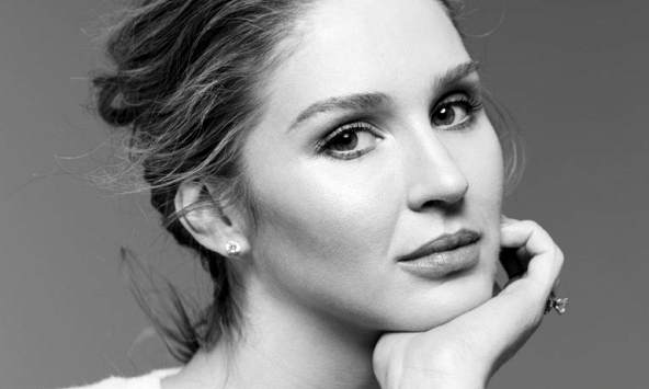 Bật mí bí quyết chăm sóc da tại nhà của chuyên gia Melanie Grant, gương mặt và niềm tin của Victoria Beckham