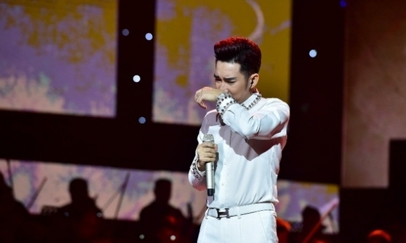 Sân khấu bị cháy, ca sĩ Quang Hà shock đến mức nhập viện cấp cứu