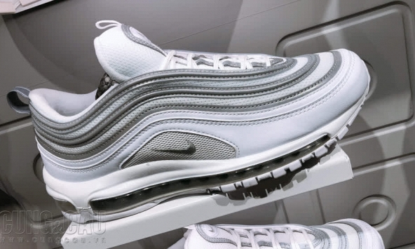 Nở rộ thị trường giày 'nhái' chuẩn đến 95% được nhiều người ưa chuộng, tại sao?