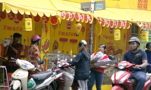 Bánh trung thu giảm...sập sàn khách vẫn chê