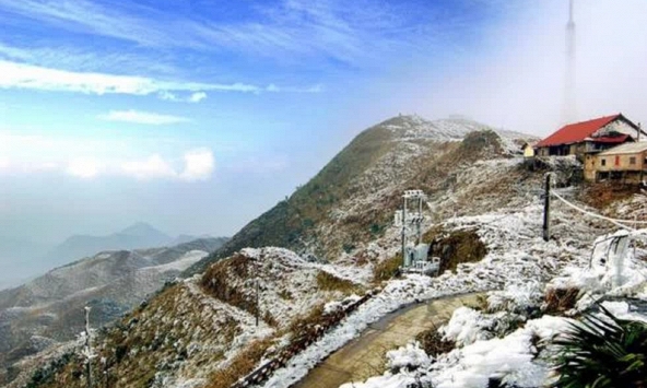 Du lịch tháng 12: Mùa đông tuyết phủ kín lối về ở Bắc bộ