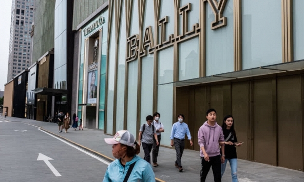 Giới trẻ tiết kiệm quá nhiều khiến nền kinh tế thế giới lao đao