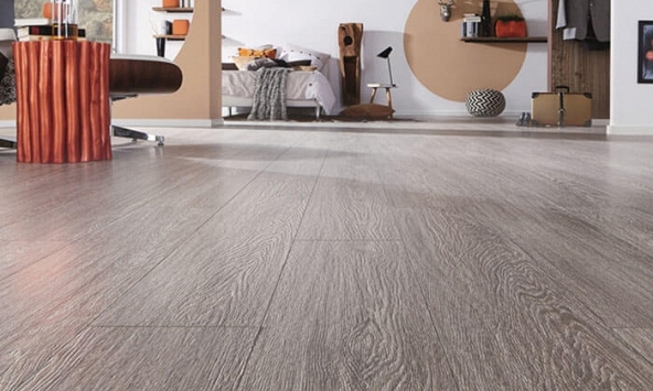 Nên sử dụng loại gỗ công nghiệp nào để lát sàn không bị trơn trượt?