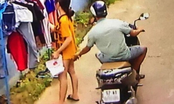 Sàm sỡ người khác chỉ nộp phạt 200.000 đồng?
