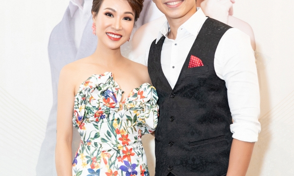 Uyên Linh làm liveshow vào 'giờ linh' vì phải né đám cưới Đông Nhi?