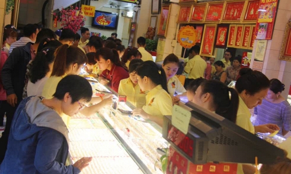 Vàng SJC tiếp tục giảm 110.000 đồng/lượng