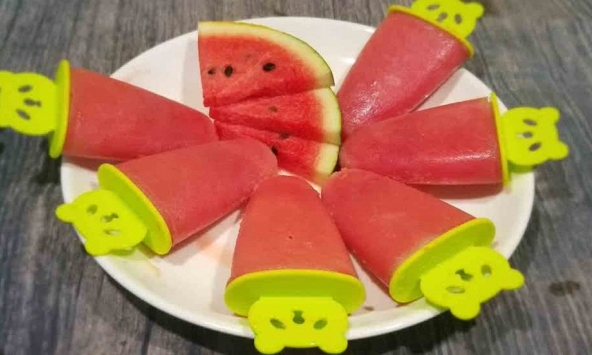 Cách làm kem trái cây vị dưa hấu đơn giản tại nhà