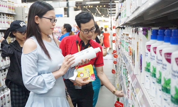 Hệ thống siêu thị Co.opmart bắt đầu giảm giá hàng tết sớm