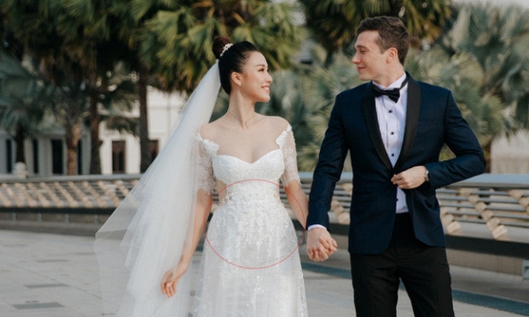 Hoàng Oanh để lộ vòng 2 to bất thường, nghi có bầu