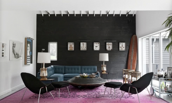 Thiết kế nội thất màu đen trắng tạo nên sự bí ẩn cho ngôi nhà