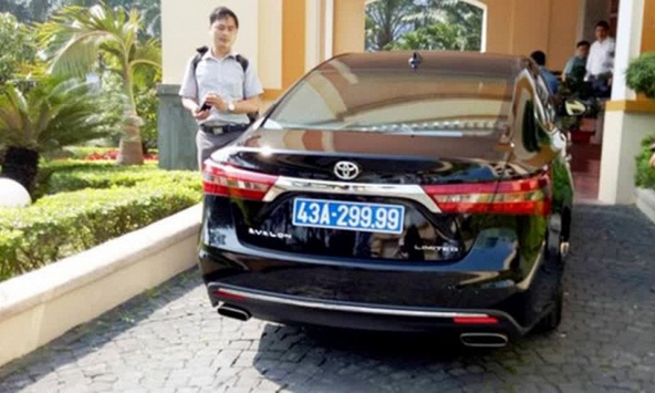 Ba xe sang do Vũ 'nhôm' tặng cho Đà Nẵng được bán đấu giá bao nhiêu?