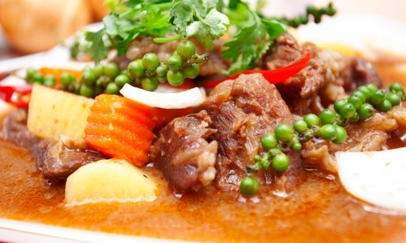 Cách làm món đuôi bò hầm tiêu xanh cho ngày đông lạnh