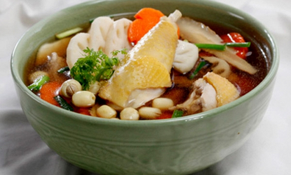 Cách nấu canh gà hầm thuốc bắc ngon bổ cho cả nhà