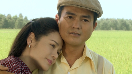 Đạo diễn “Tiếng sét trong mưa” nhận cơn mưa chỉ trích