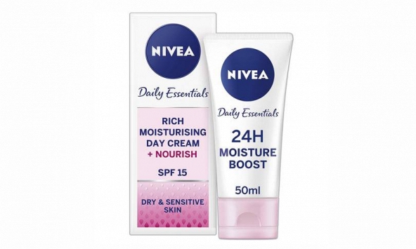 Đây là tuýp kem dưỡng ẩm bán sạch cứ sau mỗi 20 giây với mức giá cực “sốc”