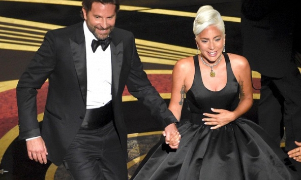 Lady Gaga thừa nhận tình cảm với Bradley Cooper chỉ là dàn dựng