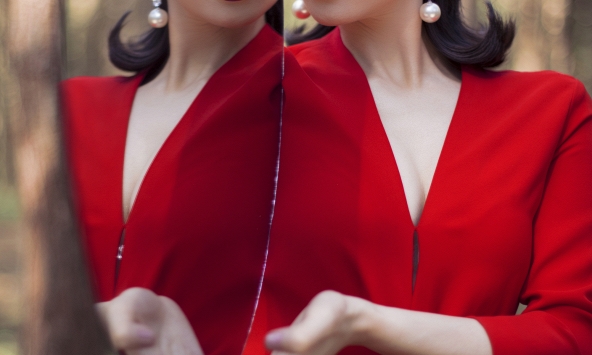 Không chỉ Ngọc Trinh, ca sĩ Lệ Quyên cũng khoe vòng eo 56cm 