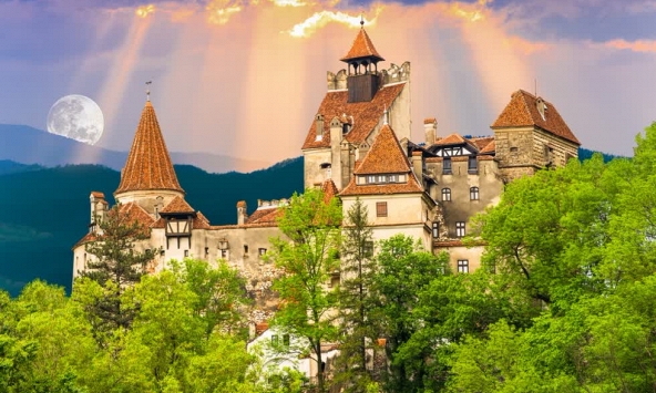 Những lâu đài nguy nga, tráng lệ thời trung cổ nổi tiếng Thế Giới