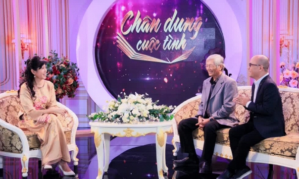 Con trai cả nhạc sĩ 'Ngàn thu áo tím' bất ngờ khi biết mẹ kế kém tuổi em gái út