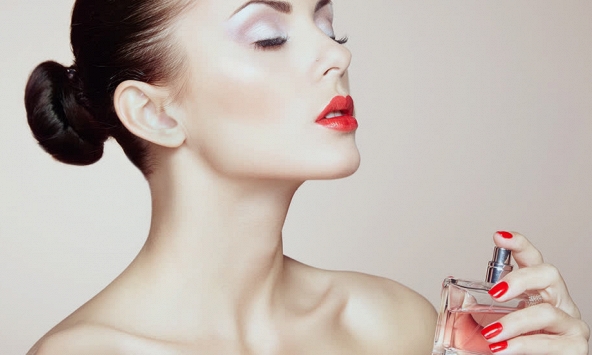 Bí quyết xịt nước hoa lưu hương đến cả ngày