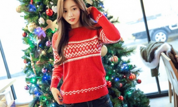 Những mẫu áo len đỏ, trắng và xanh cho mùa Noel 2019