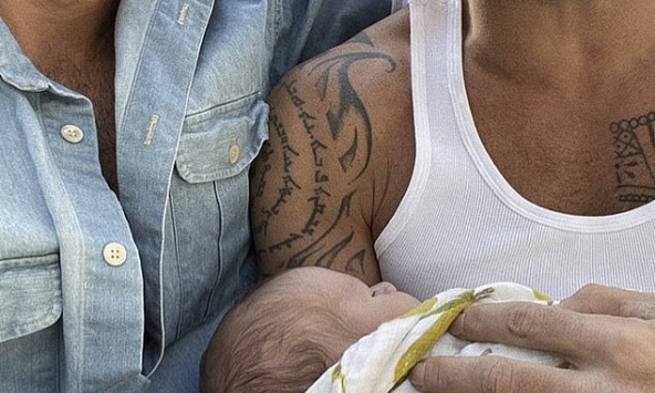 Ricky Martin và chồng đồng tính có con thứ 4