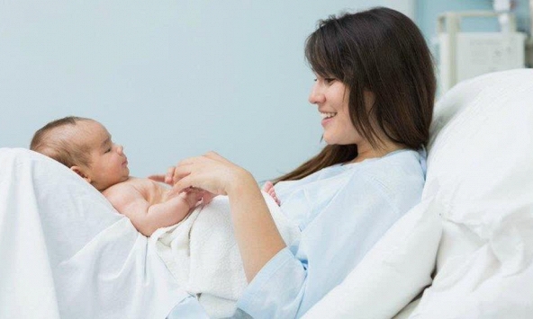 Đi làm trước khi hết thời gian nghỉ thai sản, lao động nữ được gì?
