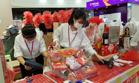 Sôi động thị trường giỏ quà Tết Nguyên đán 2021