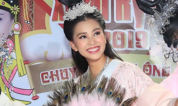 Bận đám cưới Á hậu Thúy An, Tiểu Vy rút khỏi 'Táo xuân Tân Sửu'?