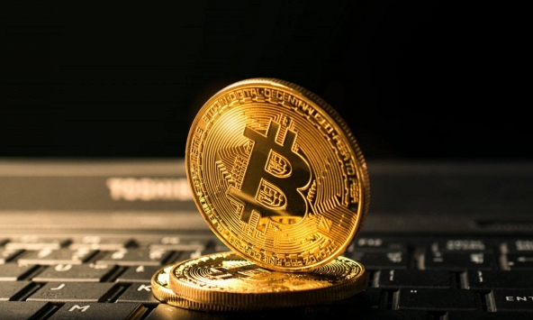 Bitcoin giảm mạnh từ đỉnh 9.000 USD