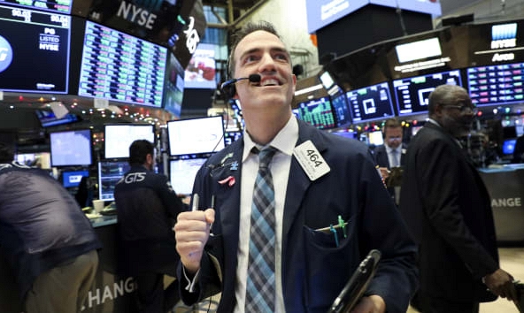 Chứng khoán Mỹ tăng điểm, cổ phiếu công nghệ dẫn đầu mức tăng