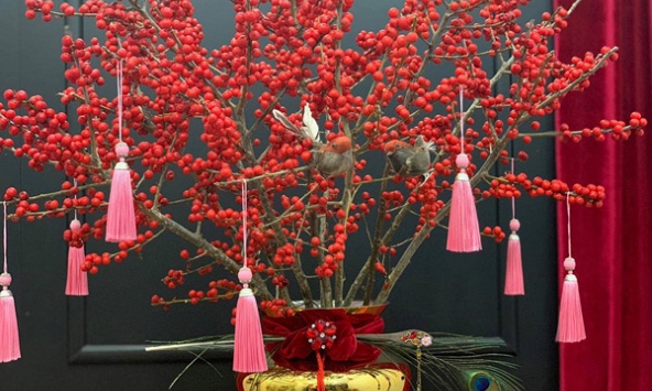 Cách đặt bình hoa Tết hợp phong thủy để thu hút tiền tài