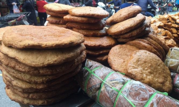 Giò lụa tăng giá vẫn liên tục cháy hàng dịp Tết