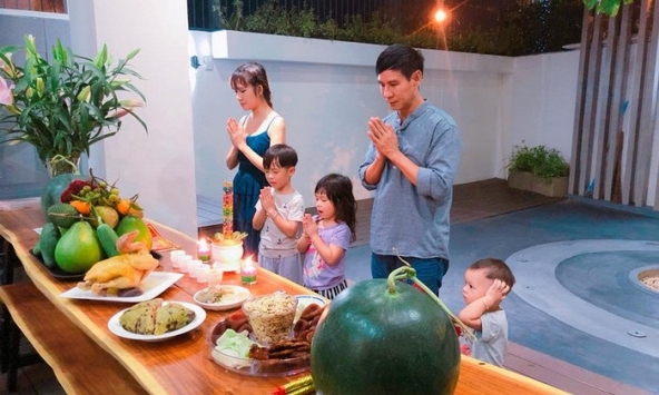 Giao thừa 2020 nên cúng ở ngoài sân hay trong nhà trước?