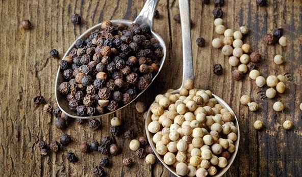 Giá tiêu thế giới giảm, trong nước đi ngang