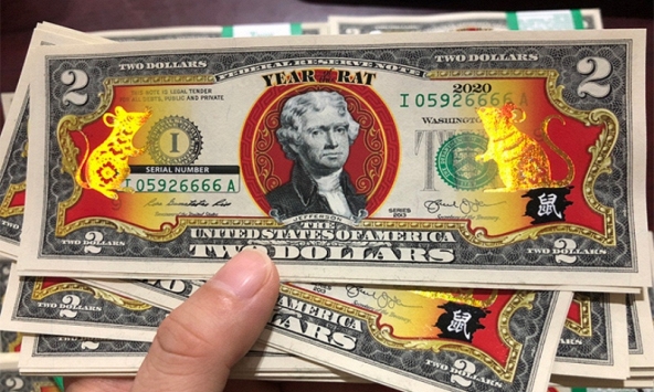 Tờ tiền 2 USD in hình chuột vàng hút khách dịp cận Tết