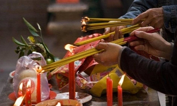 Văn khấn cúng rước ông bà ngày 30 Tết Canh Tý