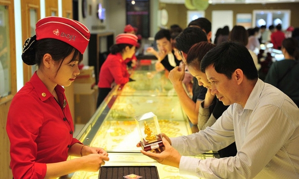 Giá vàng bất ngờ tăng mạnh chiều cuối tuần